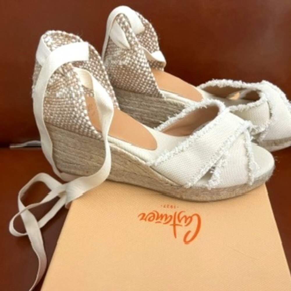 Bluma Wedge, Castaner